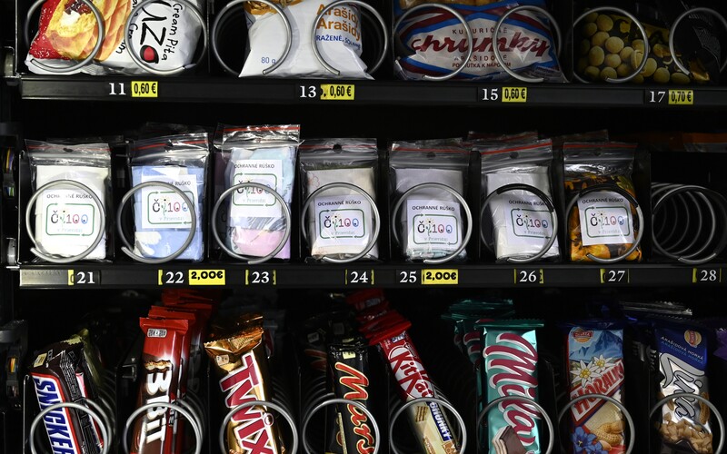 V Prievidzi nájdete „rúškomat“, teda automat na rúška. Postupne by mal vydávať aj dezinfekciu.