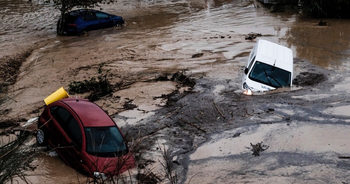 Kalifornii zasáhly vánoční záplavy. Guvernér vyhlásil stav nouze a je hlášeno několik obětí