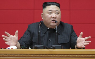 Noste dve rúška, vyzýva ľudí Severná Kórea. Odporúčanie však nedodržiava ani Kim Čong-un.