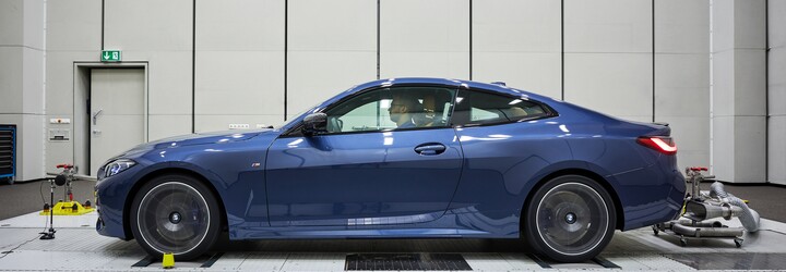 BMW spustilo výrobu nové čtyřky s kontroverzní maskou. Zvykneme si?