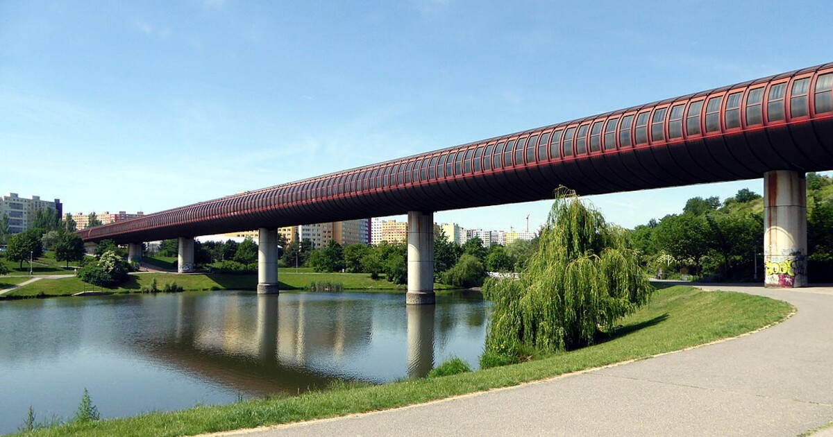 V pražském rybníku našli mrtvolu, policie nařídila pitvu