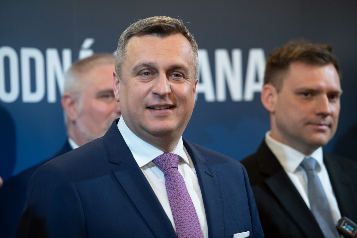 Analýza majetkových priznaní Andreja Danka odhalila viaceré zaujímavé zistenia. Šéf SNS má slabosť pre autá a väčšinu podielov a funkcií po vstupe do politiky prebrali jeho známi.