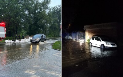 Zatopené autá a neprejazdné cesty. Po silných búrkach v Česku prišli ničivé povodne.