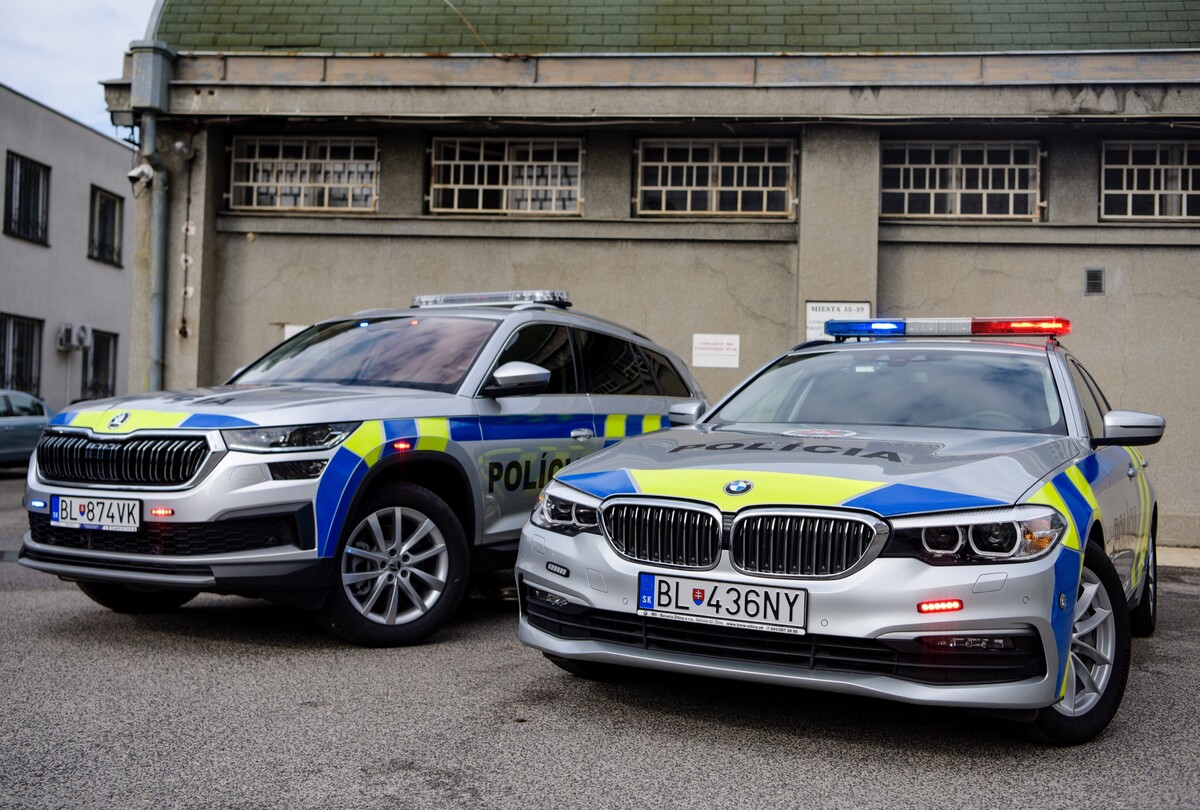 policajné autá polícia SR 