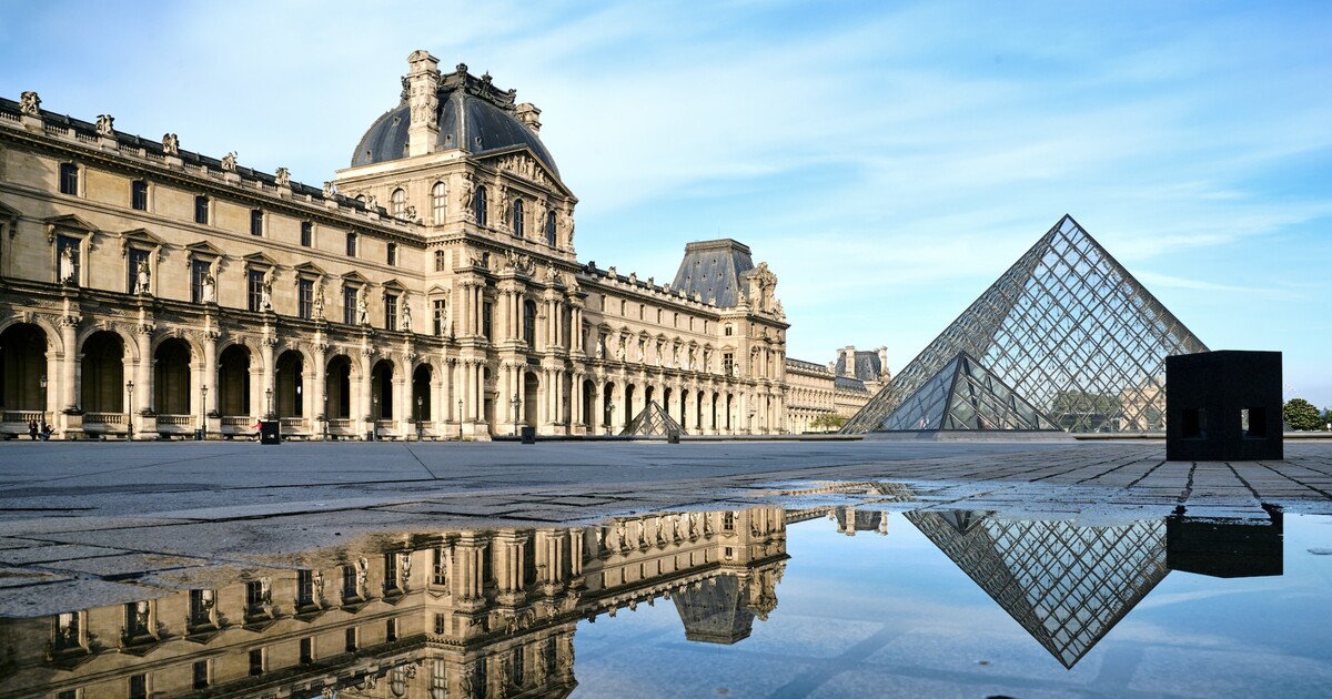 AKTUÁLNĚ: Pařížské muzeum Louvre vykradli zloději. Zřejmě vzali šperky a ujeli na skútru