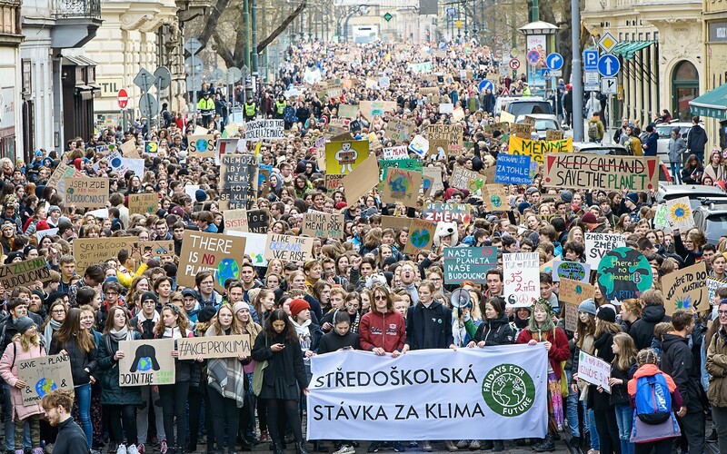 Stovky studentů v pátek vyrazí do ulic. Budou stávkovat za klima.