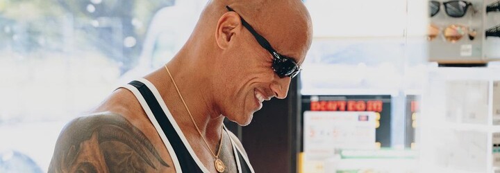 The Rock si kúpil všetky tyčinky Snickers v obchode 7-Eleven na Havaji. Dôvod ťa prekvapí