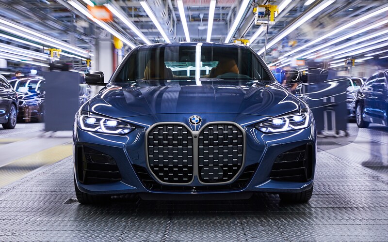BMW spustilo výrobu nové čtyřky s kontroverzní maskou. Zvykneme si?.