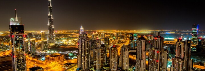 Slovenský deník si spletl Dunaj s Dubají. O Celeste Buckingham ještě stihl napsat i provokační článek o tom, jak si užívá v luxusu