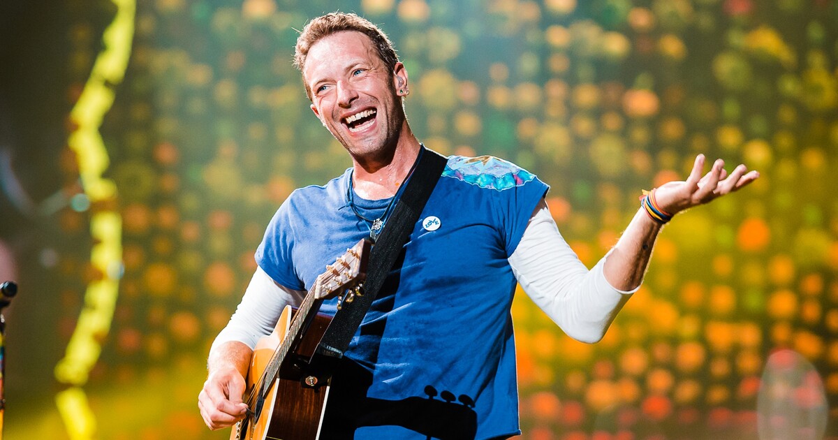 „Pošlete lásku rodině Charlieho Kirka,“ prohlásili Coldplay během koncertu. Část fanoušků je kritizuje