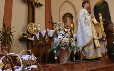 Veriaci budú Veľkú noc tento rok sláviť len doma. Verejné omše nebudú, rozhodli biskupi.
