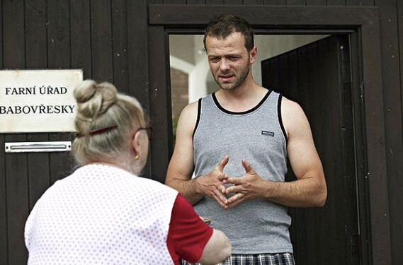 Doplň konverzáciu farára Šoustala s cestujúcim, ktorá sa odohrala v prvom zo série filmov Babovřesky. Farár Šoustal: „Prosím vás, je tohleto výpadovka do jižních Čech?“ 