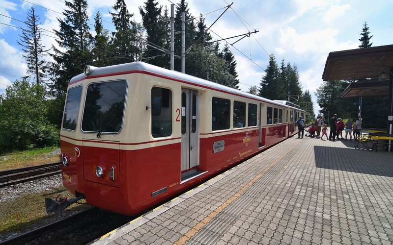 Ikonická zubačka vo Vysokých Tatrách skončila. O rok už cestou na Štrbské pleso chytíš aj Wi-Fi.