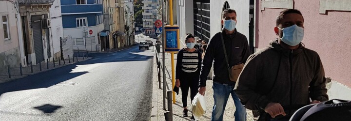Portugalci naočkovali více než 90 % dospělých, ale roušky stále nosí i venku. Vycestovali jsme do „ráje Evropy bez covidu“