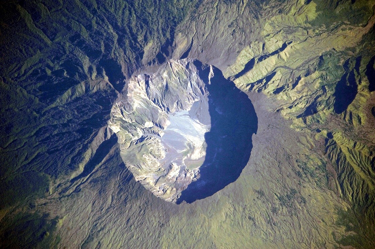 Indonéská sopka Tambora.