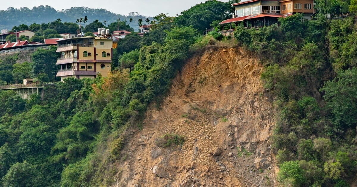 Nový Zéland zasáhly sesuvy půdy. Dva lidé zemřeli, pohřešovány jsou i děti