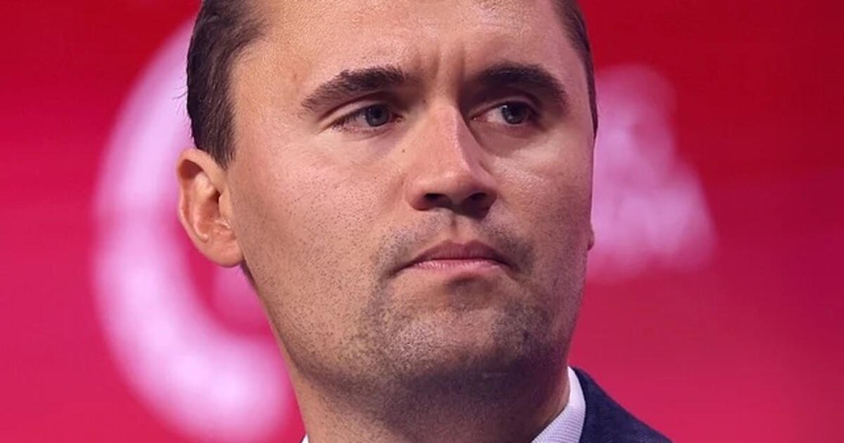 Amerického novináře vyhodili z práce. Kritizoval nenávistné projevy Charlieho Kirka krátce po jeho smrti