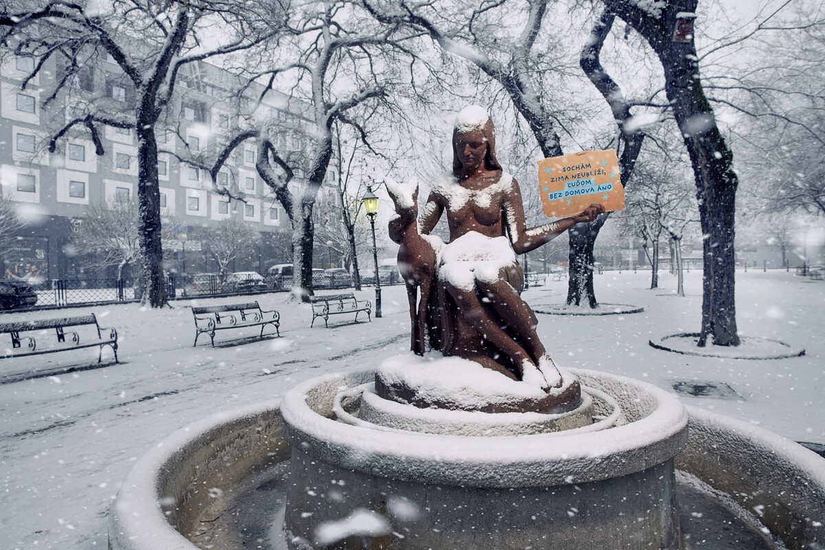 Slovenská sporiteľňa, Sochám zima neublíži, ľuďom áno