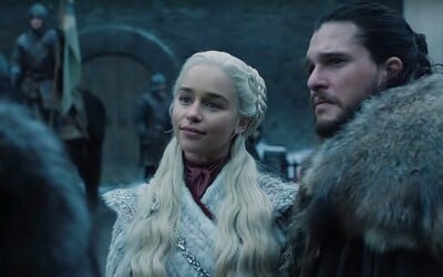 Prvé zábery z poslednej série Game of Thrones ukazujú, že Sansa nevíta Daenerys na hrade Winterfell s veľkým nadšením