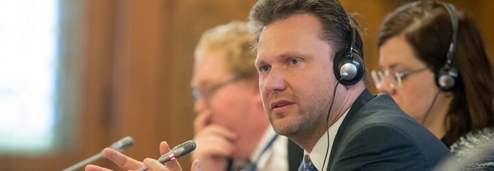 Radek Vondráček sdílel fotografii Petra Pavla s fanoušky Putina. Je to fotomontáž, hájí se kandidát na prezidenta (Aktualizováno)