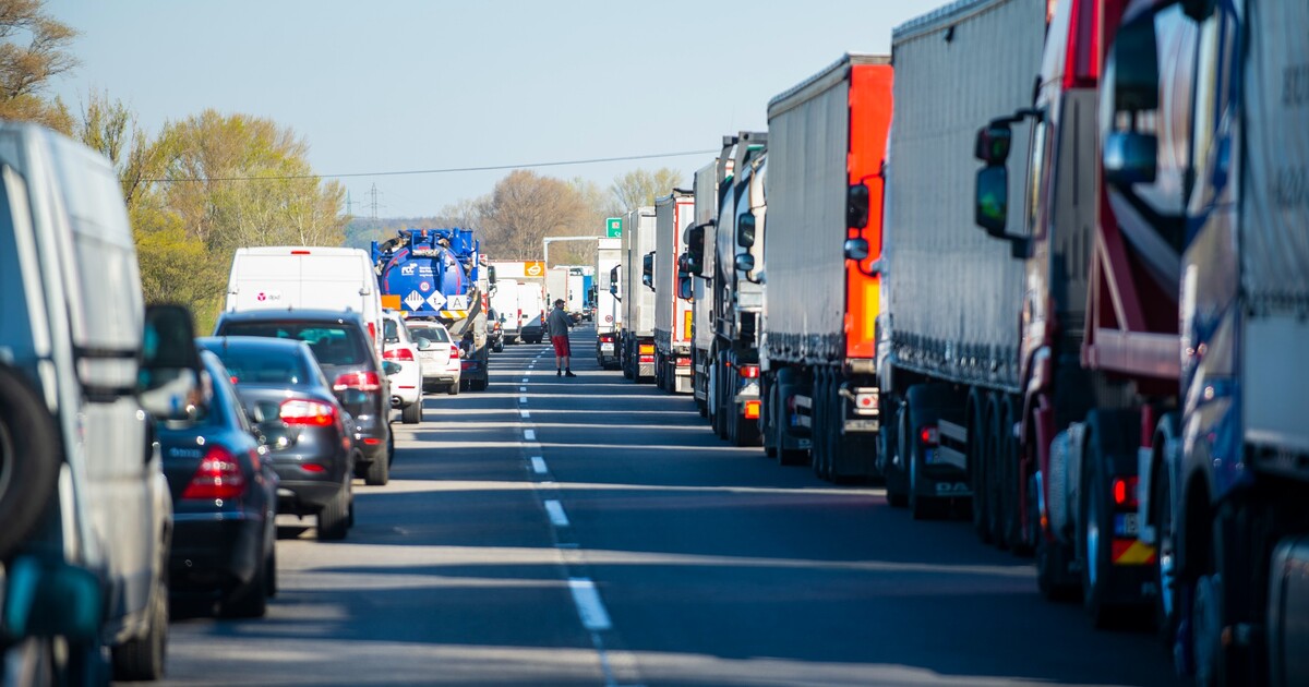 Dopravní kolaps v Brně: Na MotoGP se hrnuly tisíce lidí, parkovací místa se rychle zaplnila