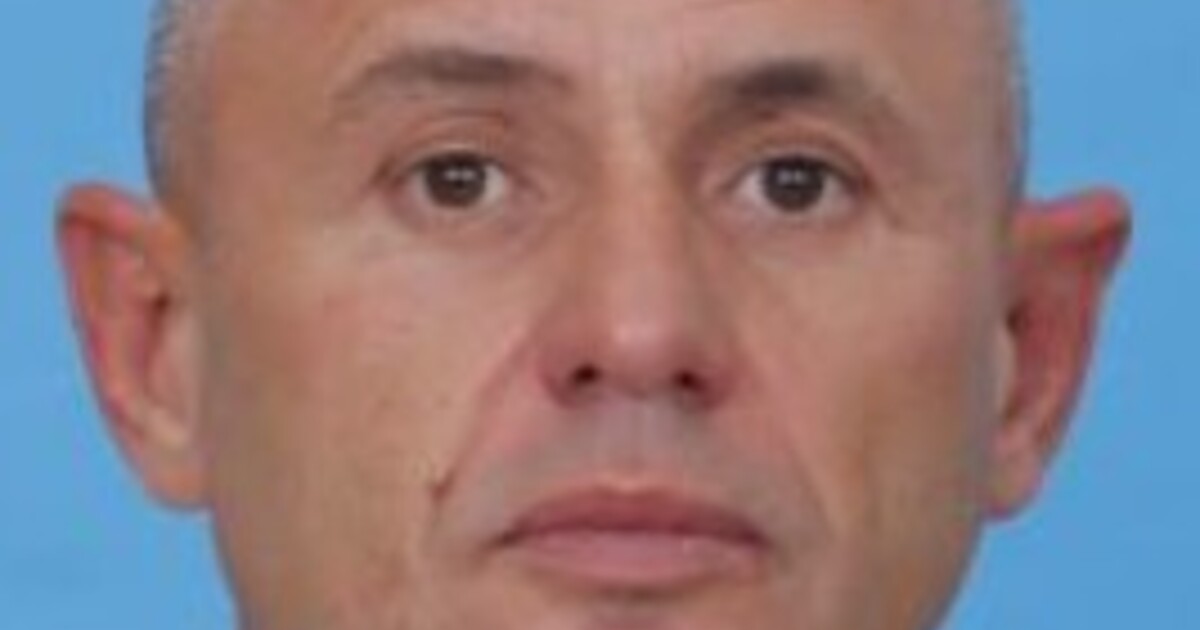 Policie pátrá po muži podezřelém z několika trestných činů. Mohl by být ozbrojen