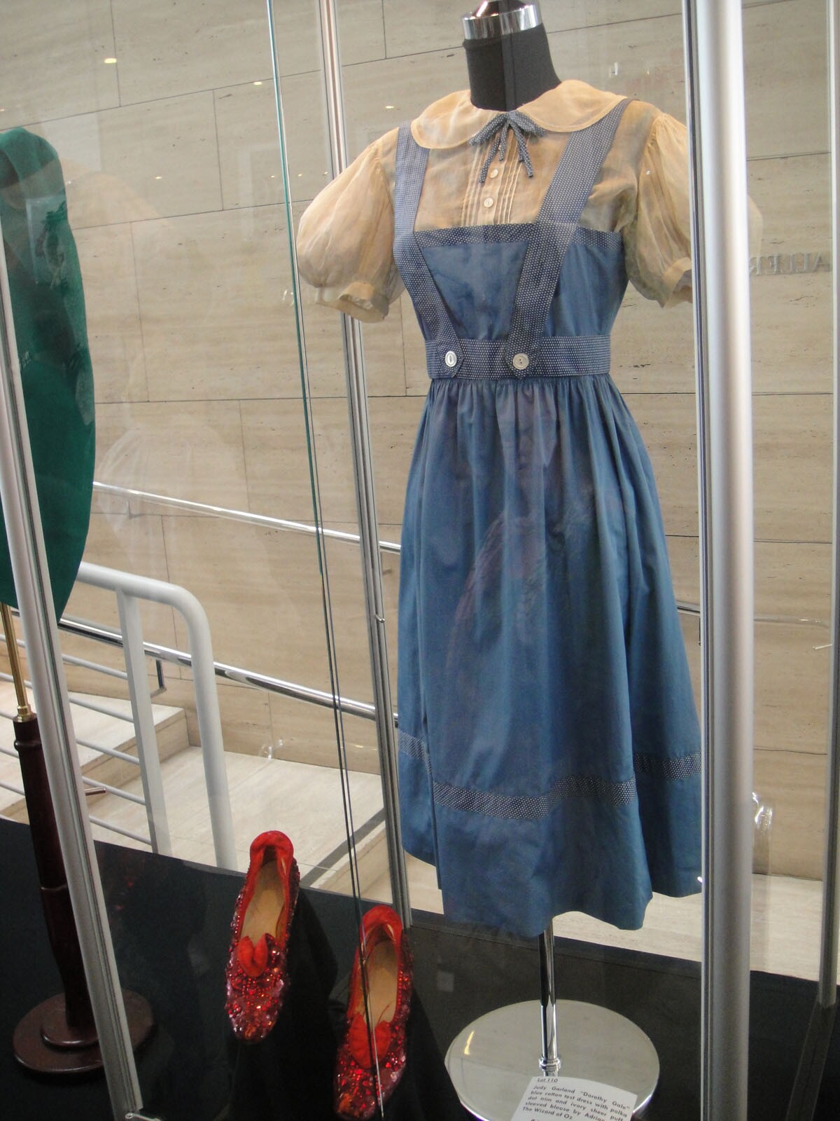 Šaty Dorothy z filmu Čarodejník z krajiny Oz