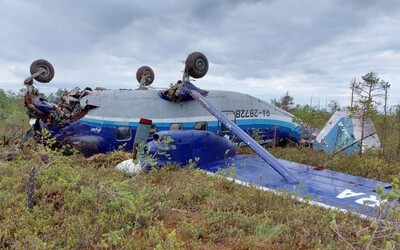 Na Sibíri našli stratené lietadlo s takmer 20 pasažiermi. Ako zázrakom všetci prežili tvrdé pristátie.