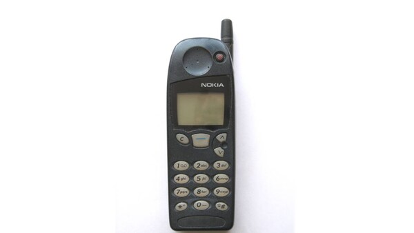 Nokia prakticky opanovala trh s mobilními telefony na přelomu tisíciletí. Tento si jistě také pamatuješ. Jaké měl číslo? 
