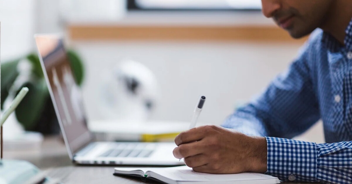 „Dostala jsem šek na 8 dolarů“. Hollywoodští scénáristé dále stávkují za lepší výplaty