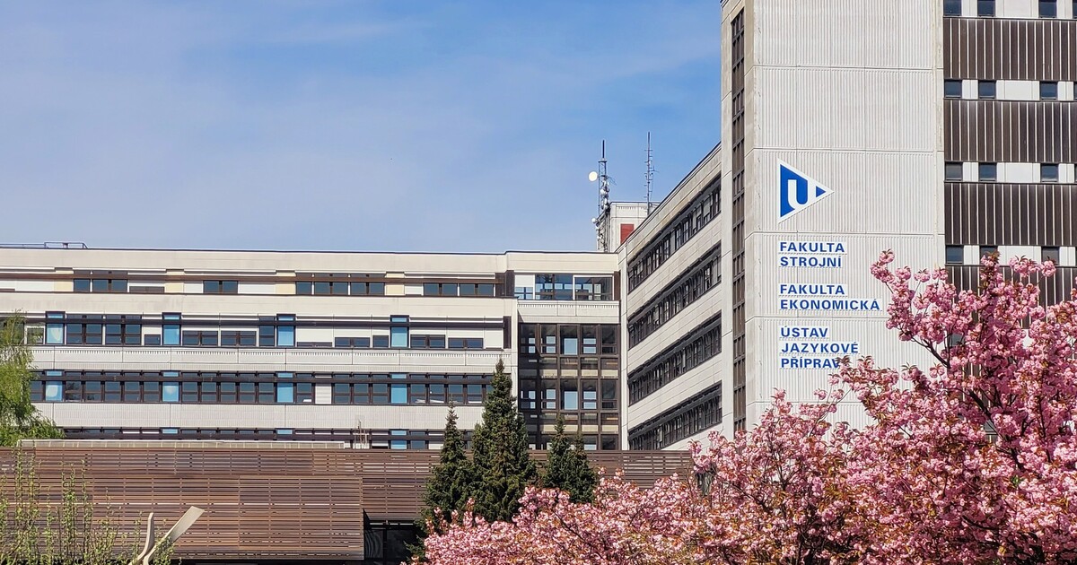 AKTUÁLNĚ: Na univerzitě v Plzni se ozvaly výstřely. Na místě zasahuje policie