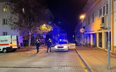 Stav pacientky hospitalizované po střelbě v Bratislavě je stabilizovaný.