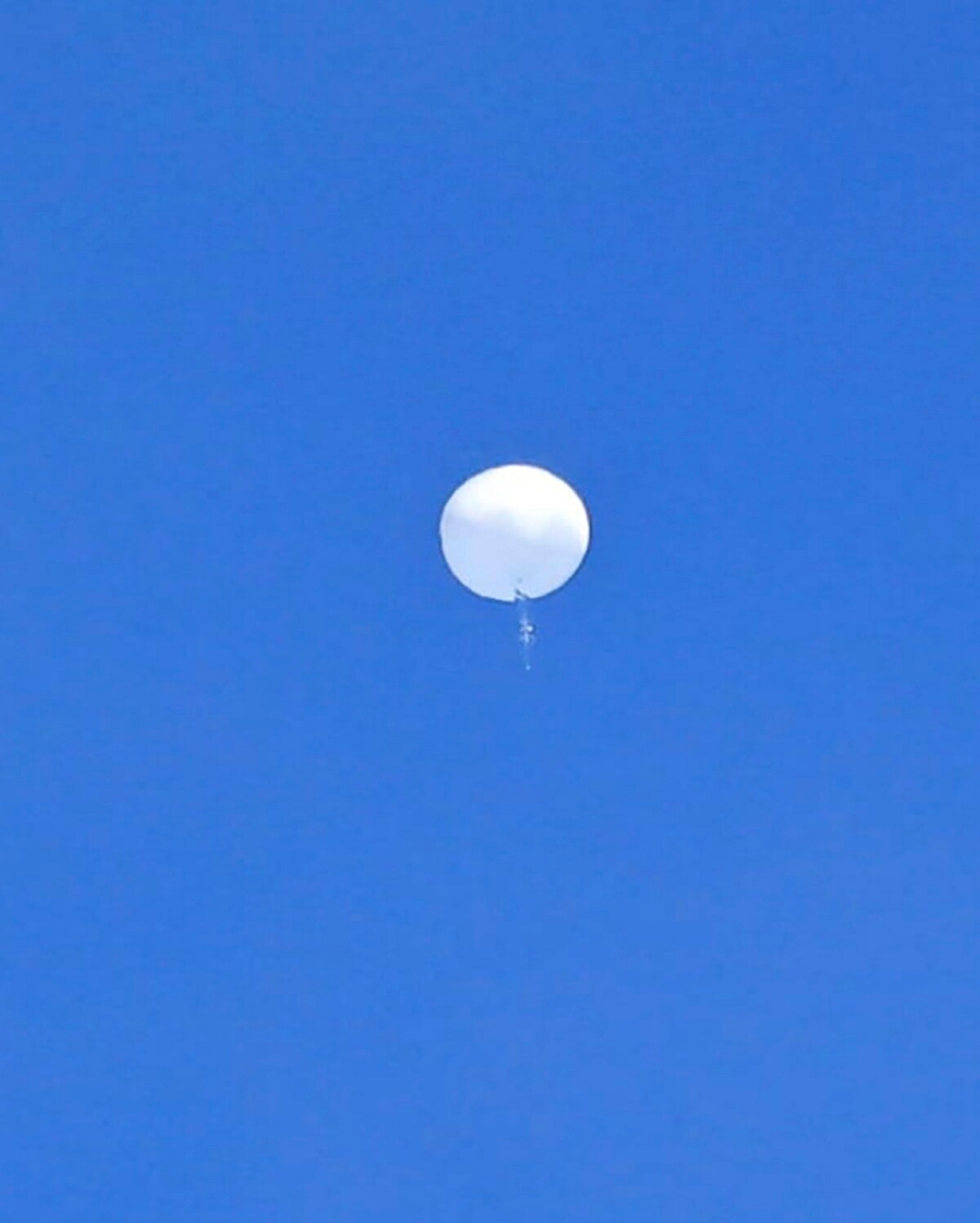 čínsky špionážny balón zostrelený stíhačkou USA