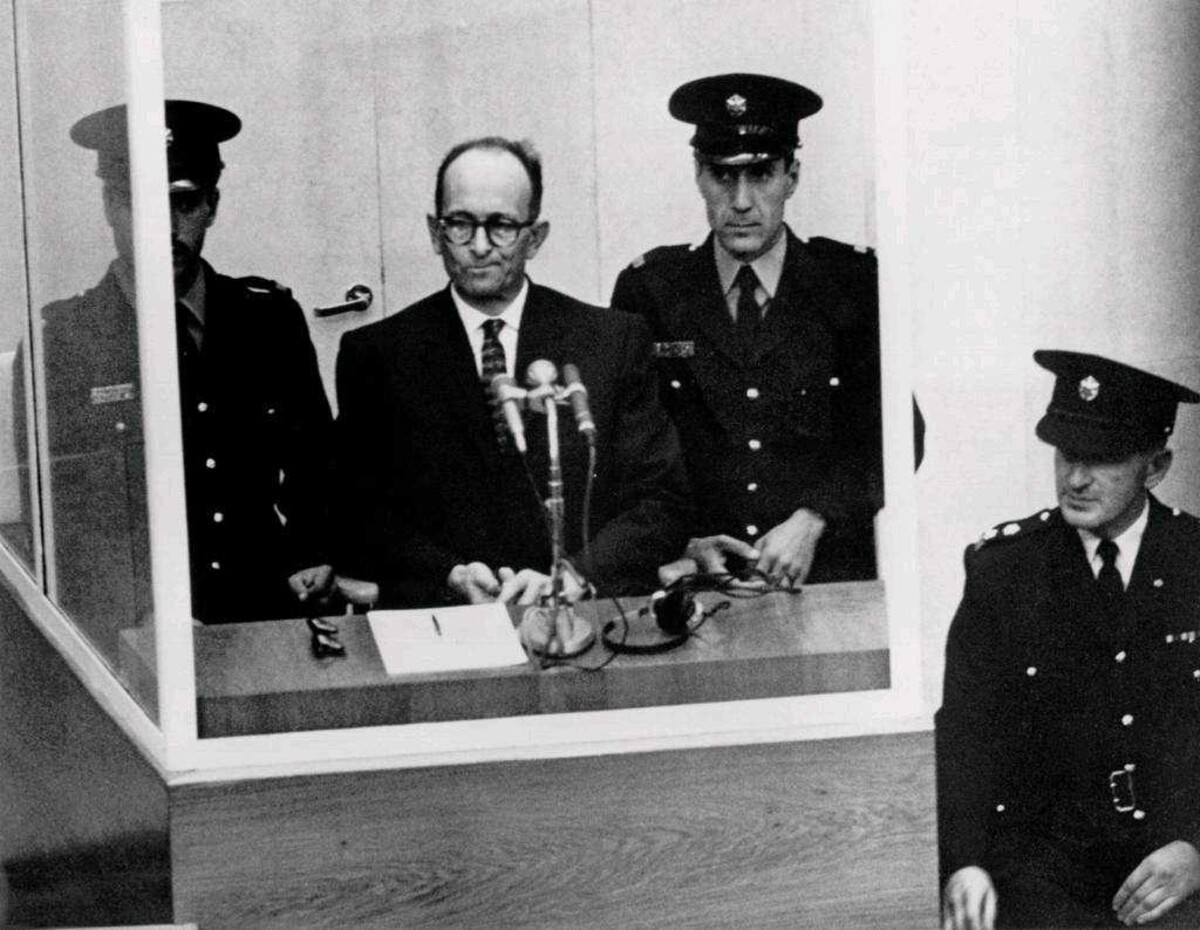 Adolf Eichmann během soudního procesu na začátku šedesátých let.
