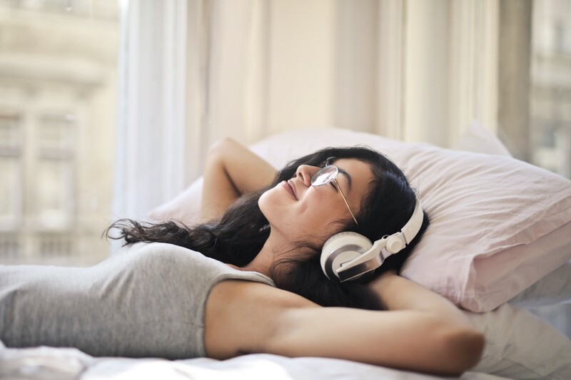 Dokážeš se uvolnit tak, že si třeba jen lehneš na gauč a posloucháš hudbu?