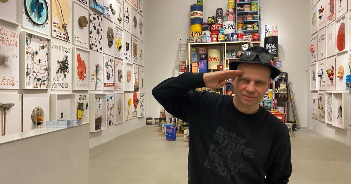Opulentní disko i nádoby s lidskými emocemi. Krištof Kintera vystavuje v DOXu
