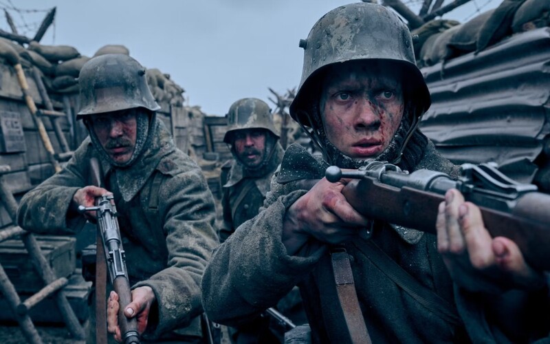 Na západe nič nové ukazuje mrazivý trailer. Veľkolepý vojnový film zobrazí hrôzy vojny, aké si ešte nezažil.