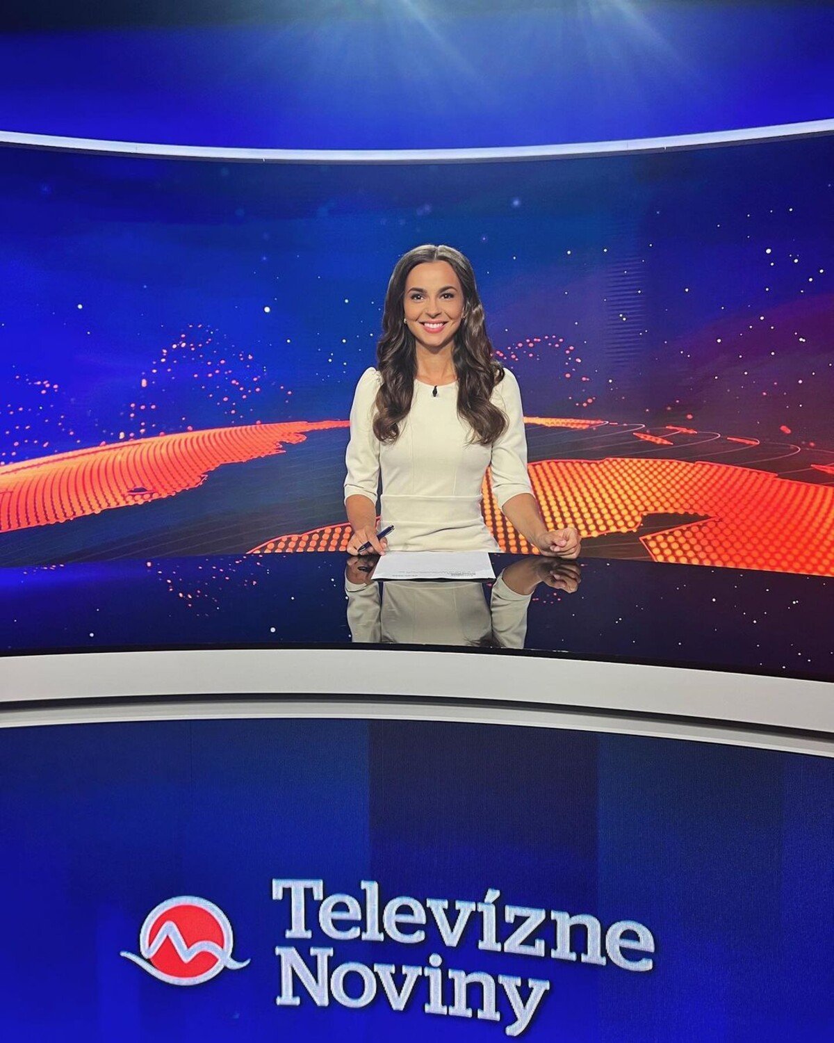 Zuzana Čimová v štúdiu Televíznych novín. Moderátorkou správ sa stala ako 26-ročná, vystriedala Lenku Vavrinčíkovú.
