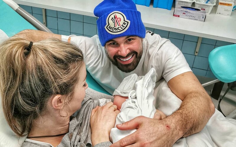 Attilu Véghovi se narodilo dítě: „Attilka je venku,“ napsal na Instagramu.