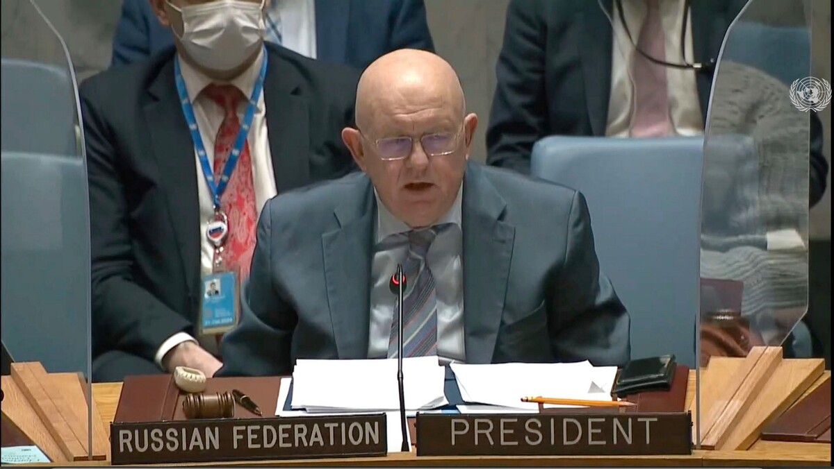 Ruský veľvyslanec pri OSN Vasilij Nebenzia počas mimoriadneho zasadnutia Bezpečnostnej rady OSN v New Yorku v pondelok 21. februára 2022. Rokuje sa na ňom o sankciách.