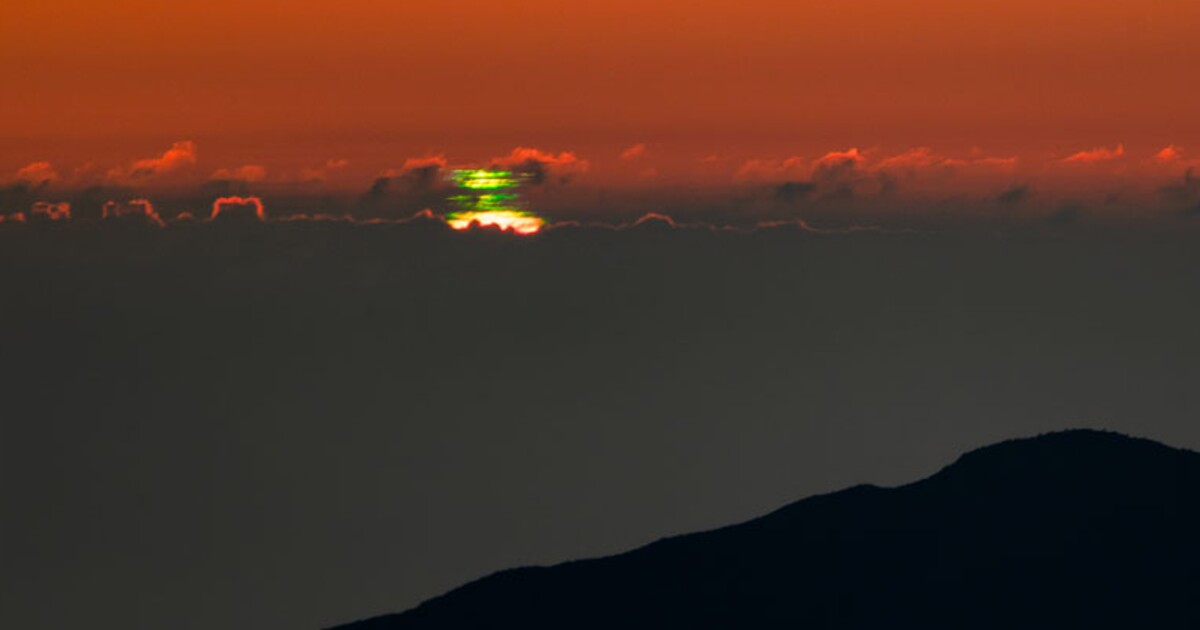 Čech ohromil NASA. Takto vypadá vzácný zelený záblesk, který se Petru Horálkovi podařilo zachytit