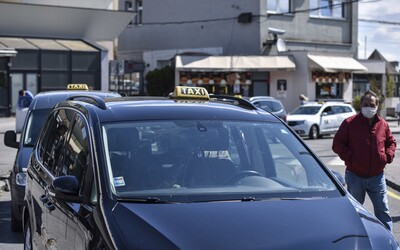 Taxíky s ukrajinskými značkami musia skončiť. Vláda schválila nový zákon.