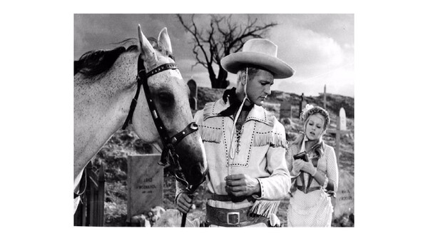 Teď zabrousíme do tuzemské tvorby. Limonádový Joe aneb Koňská opera (1964) paroduje populární americké westerny. Co pil Joe namísto whisky?