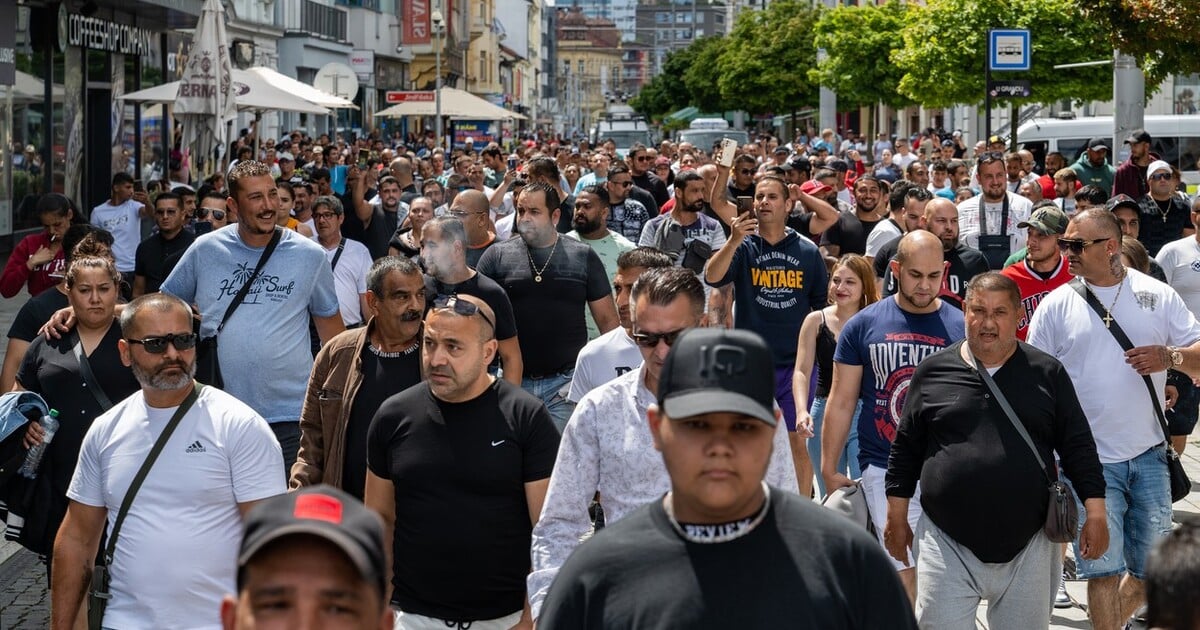 V Pardubicích protestují stovky Romů kvůli sobotnímu konfliktu s Ukrajinci