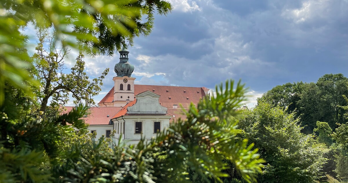 Kam na výlet: Tahle oáza klidu se vážně nachází v Praze. Můžeš tu pít nejstarší české pivo i rozjímat v zahradách