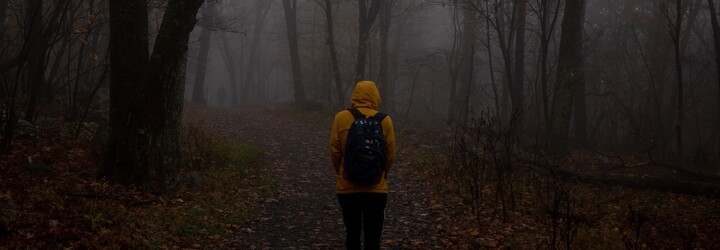 Strávili sme noc na opustenej psychiatrii aj v ruinách hradu, ktorý priťahuje satanistov. Nalaď sa na Halloween s našimi zážitkami
