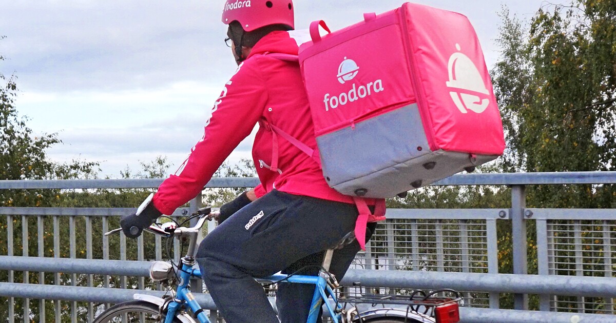 „Praha odmítla zřídit cyklopruh, tohle se tam bude dít.“ Odborník promluvil o virálním videu s kurýrem a tramvají