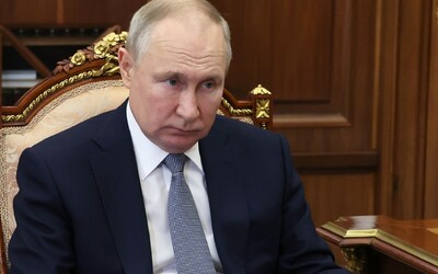Putin se bojí o svou bezpečnost. Jezdí obrněným vlakem po síti tajných železničních tratí.