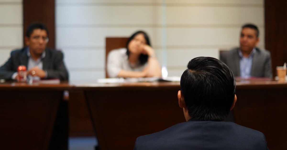 Chtěl vystřílet školu kvůli tomu, že se s ním rozešla. Mladý muž se u soudu obhajoval, že je umělec