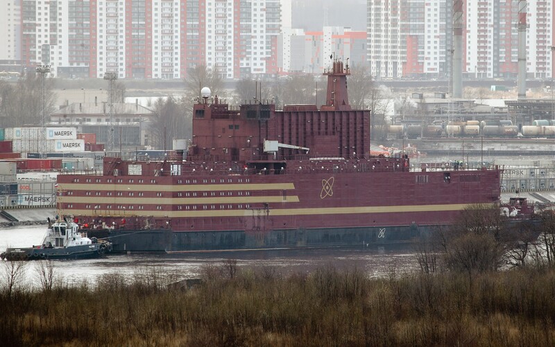 Ruská plávajúca jadrová elektráreň, prezývaná aj Černobyľ na vode, dorazila do svojej trvalej základne. Ohľadom jej chodu však vyjadril obavy aj Greenpeace, vraj môže výrazne znečistiť Arktídu.